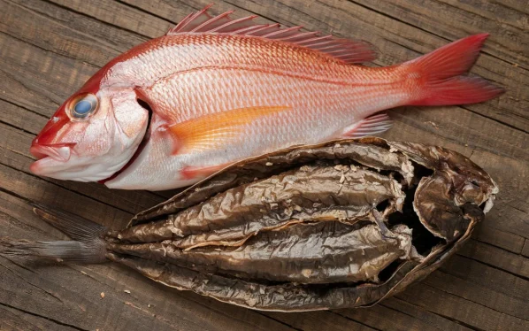 Nutritional comparison of fresh fish and dried fish, showcasing protein, sodium, and other key nutrient differences